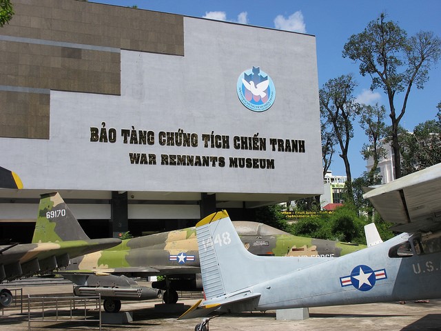a airplane that is parked on the side of a building
