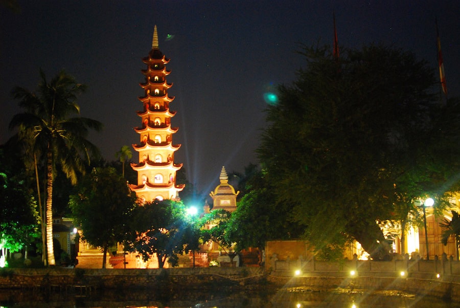 Hanoi Sunset Foodie Tour by Scooter