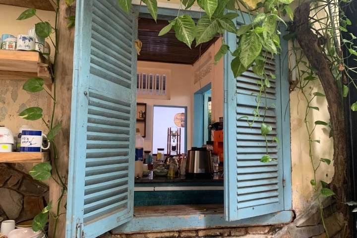 a bench in front of a house