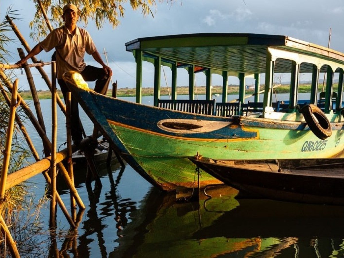 a small boat in a body of water